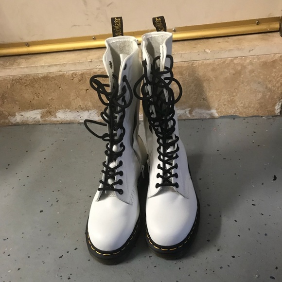 Dr. Martens Shoes - Dr. Martens white boots. 95%new